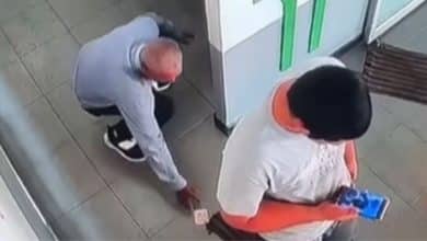 Thai taxi driver caught stealing 1,000 baht dropped in petrol station bathroom | Thaiger