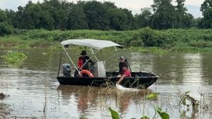Body of pregnant woman found after tugboat capsizes in Ayutthaya river | Thaiger