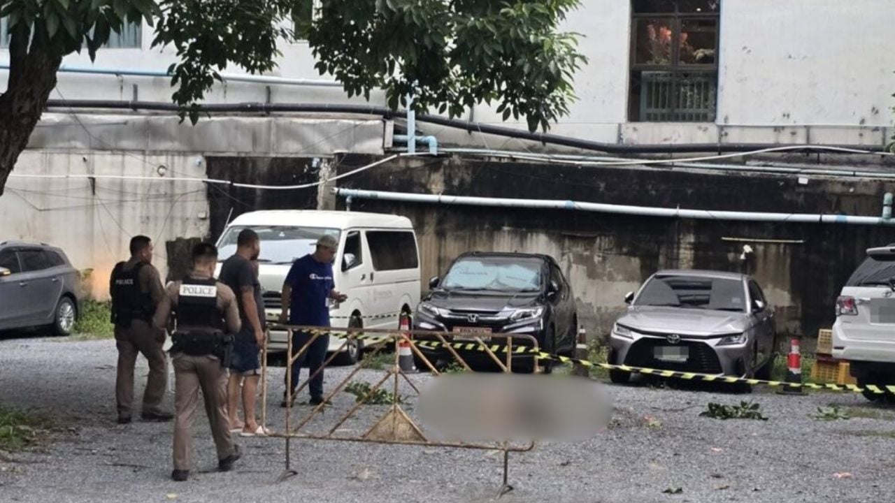 Foreigner suspected of committing suicide by jumping off Silom hotel