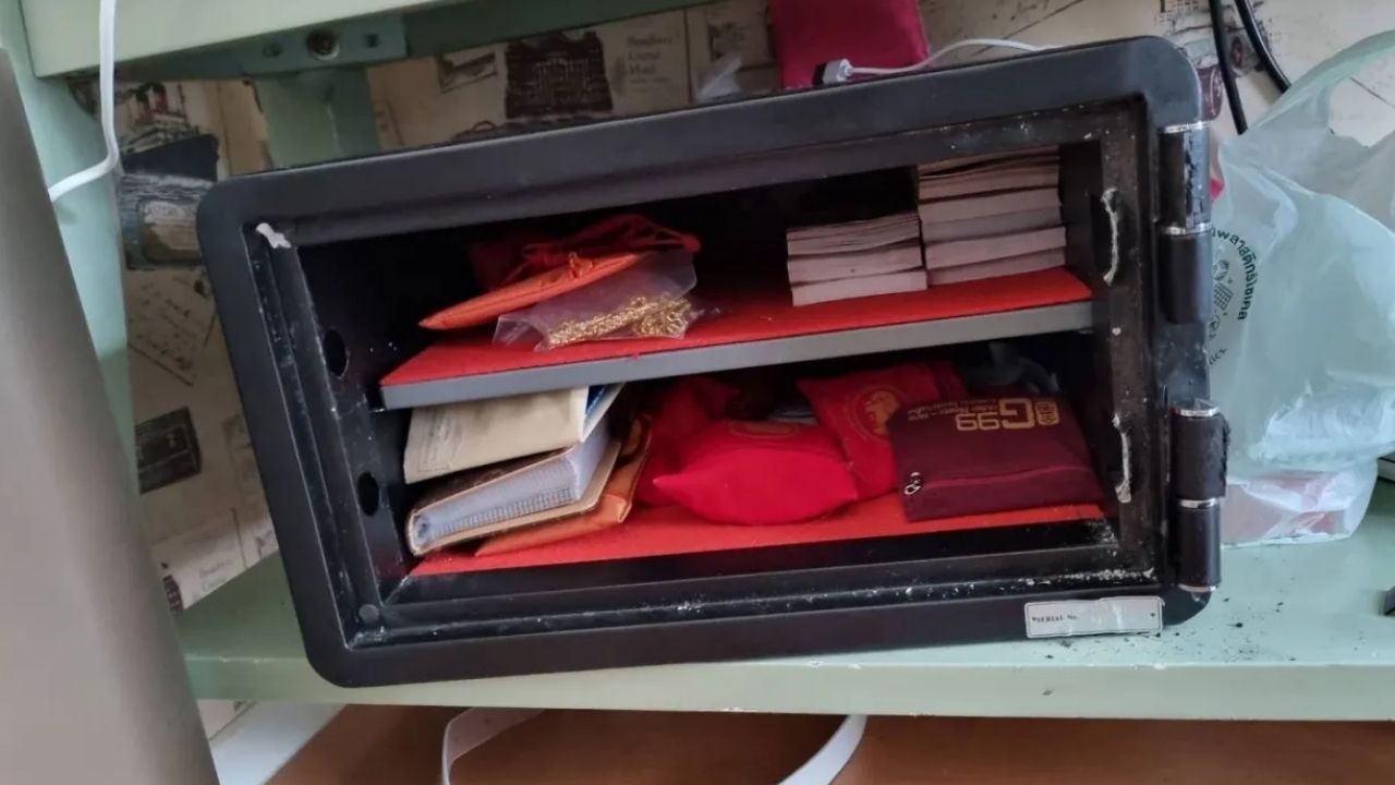 Thai housemaid and husband arrested for stealing gold and cash from blind employer | News by Thaiger