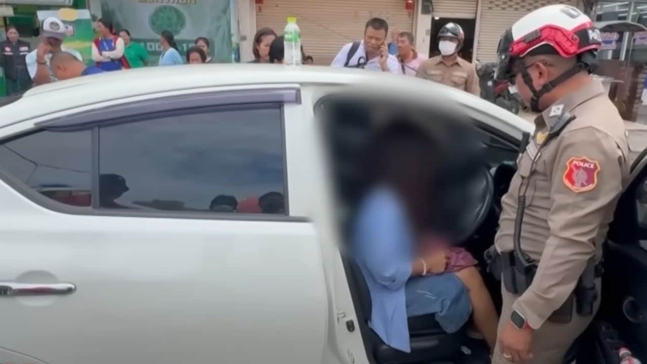 Thai woman rescued after spending 3 days in parked car in Samut Songkhram | Thaiger