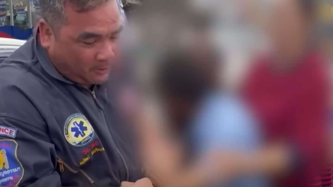 Thai woman sent to hospital for treatment after 3 days in parked car