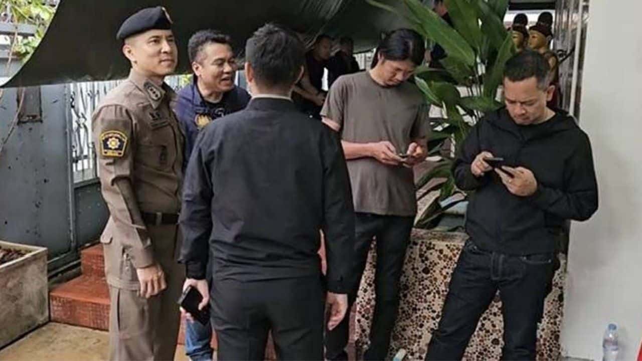 police raid 2 houses in Bangkok and arrest 2 Chinese suspects