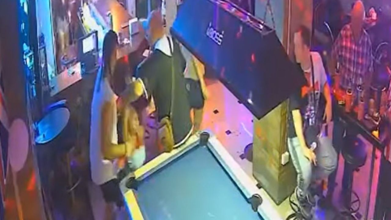 Thai woman slits throat in Pattaya bar