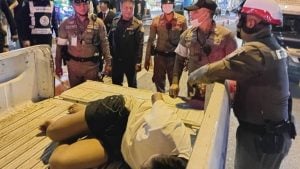 Chinese man stabs Pattaya officer with pen during roadside rampage | Thaiger