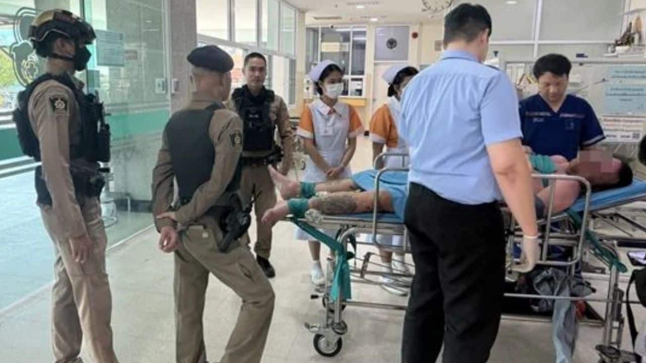 Naked foreign man Pattaya