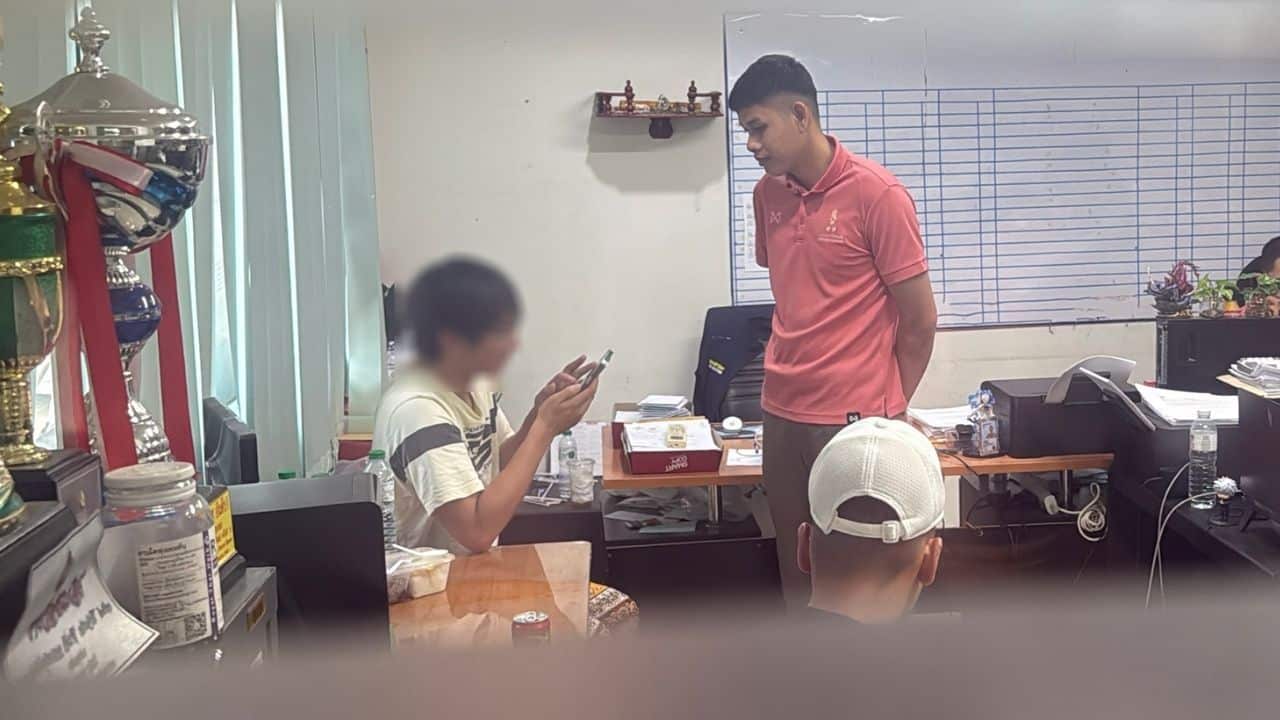 3 Japanese tourists fined for lifting skirt of Pattaya hairdresser | News by Thaiger