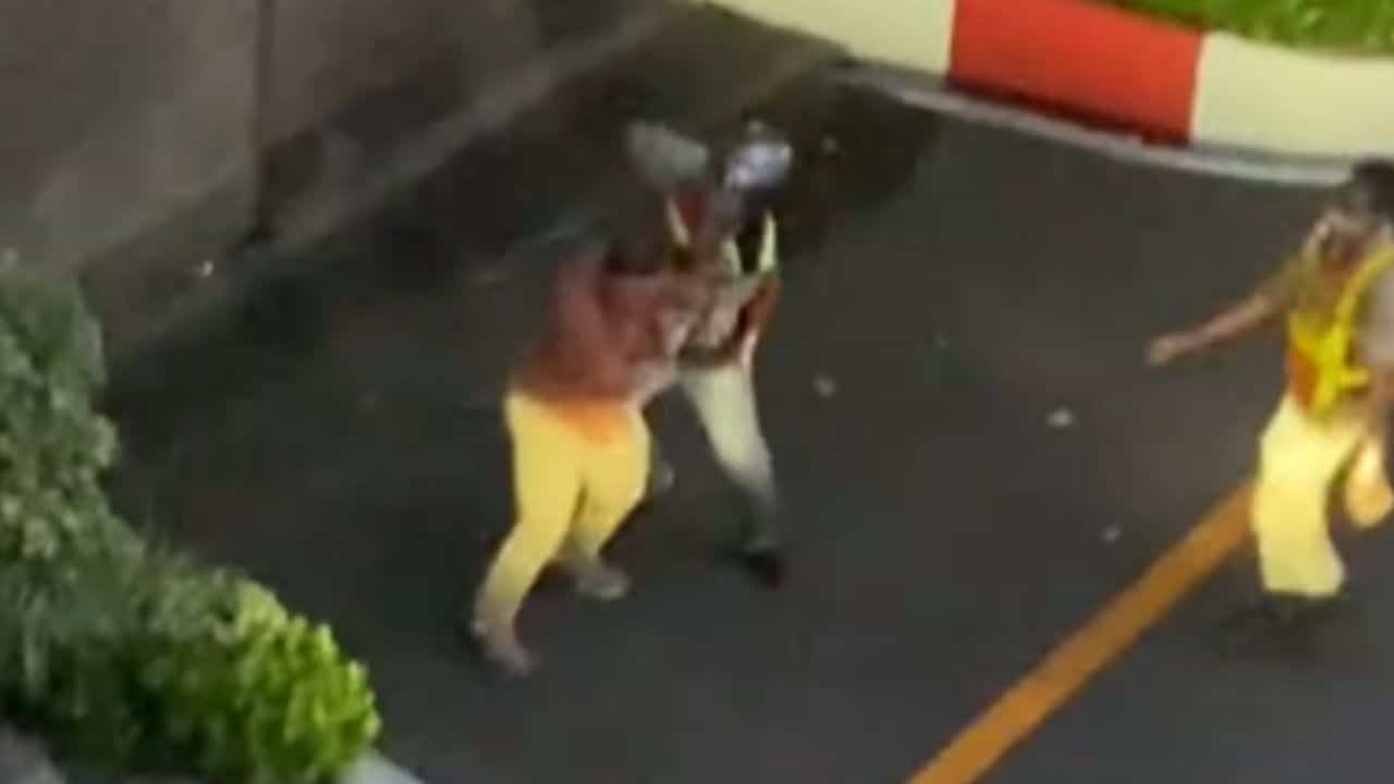 Bangkok taxi rider fights foreign passenger over drop-off spot dispute | Thaiger