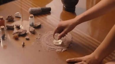 Thai artist faces criticism for painting with dinosaur fossil pigment | Thaiger