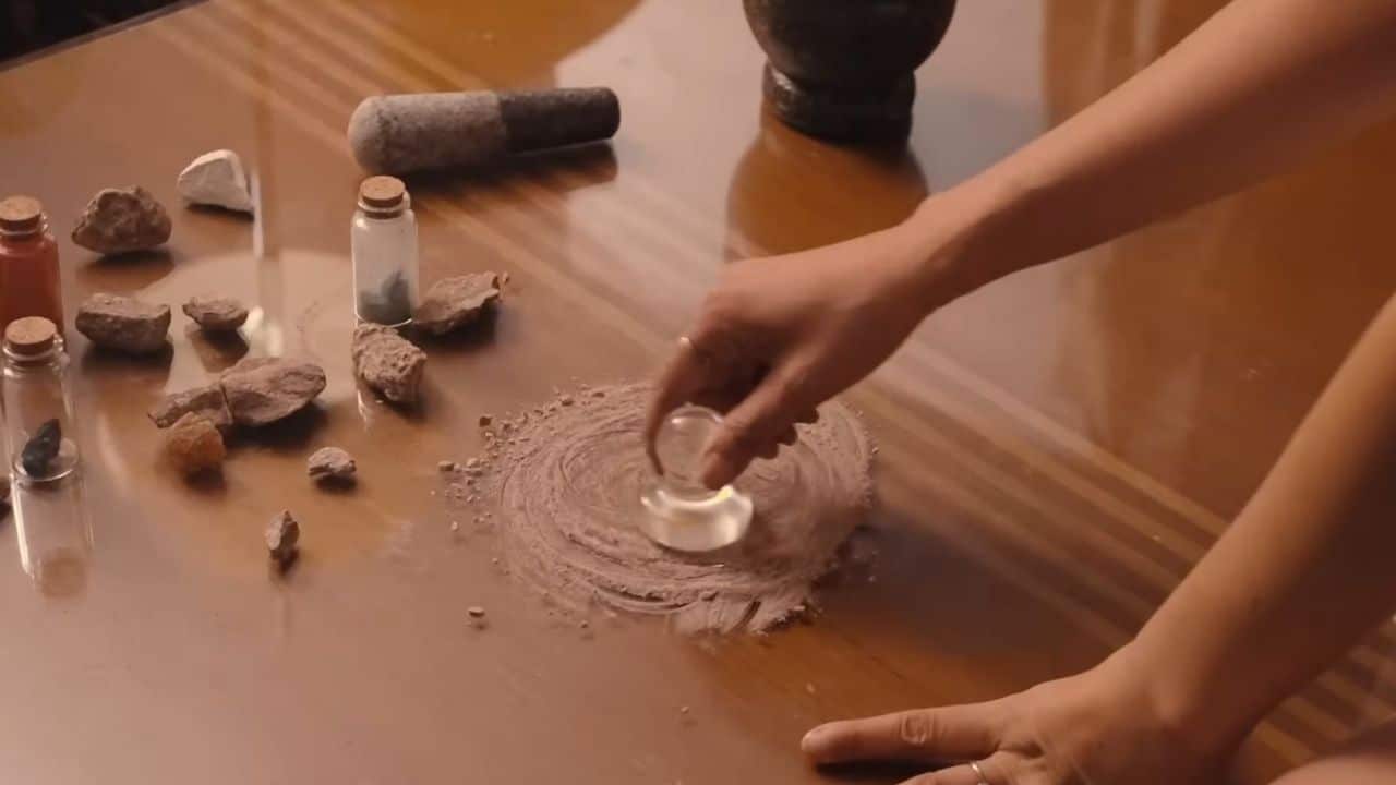 Thai artist faces criticism for painting with dinosaur fossil pigment | Thaiger