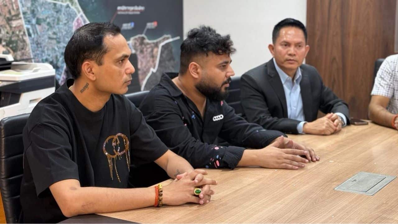 Indian men reconcile after physical assault complaint with police