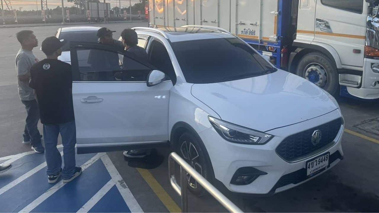 Fake police steals from Chinese man in Bangkok