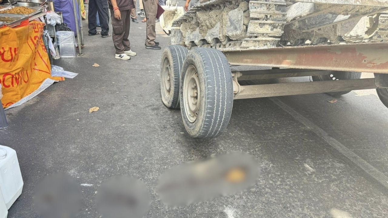 Thai woman killed in accident caused by pickup with trailer carrying a backhoe