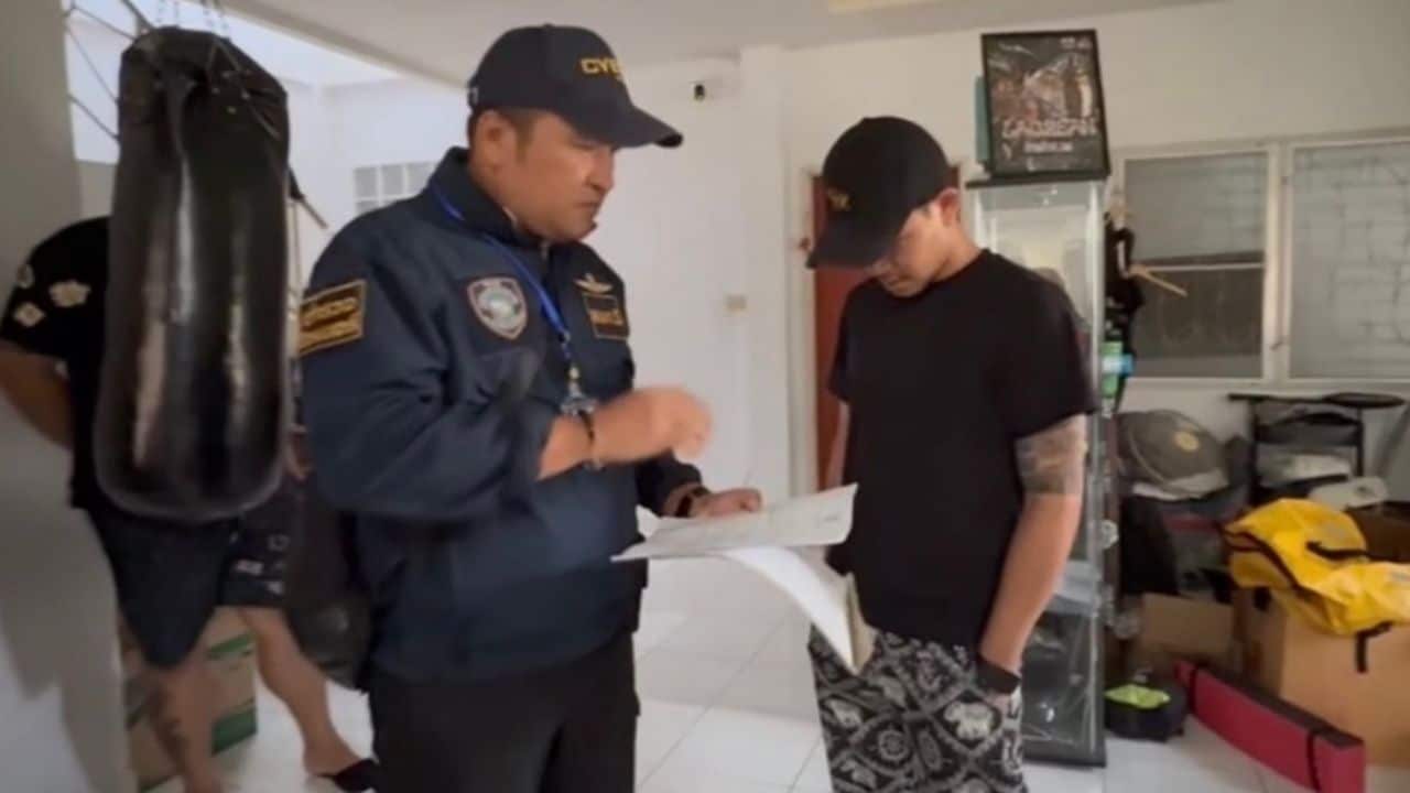 Thai boxer found runing gambling website