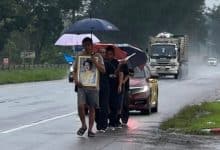 Family of 6 walks 600 kilometres to pay tribute to Queen Mother Sirikit | Thaiger