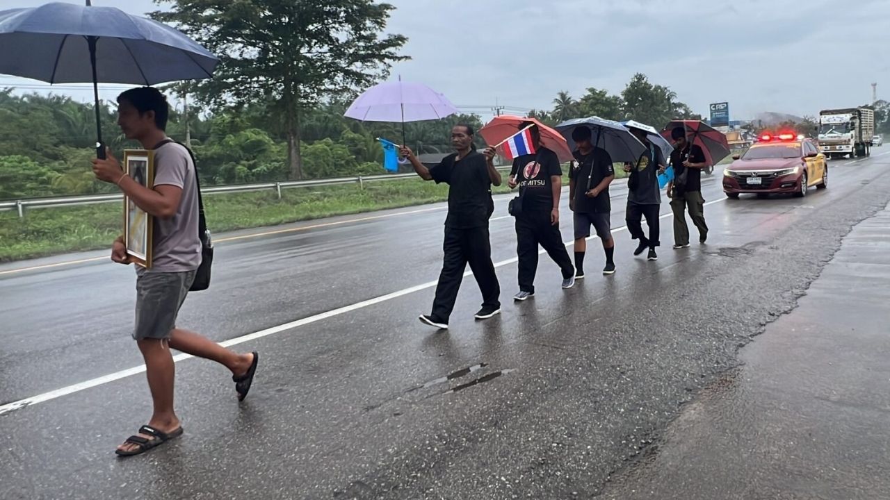 Walk from Surat Thani to Bangkok to pay respect to Queen mother