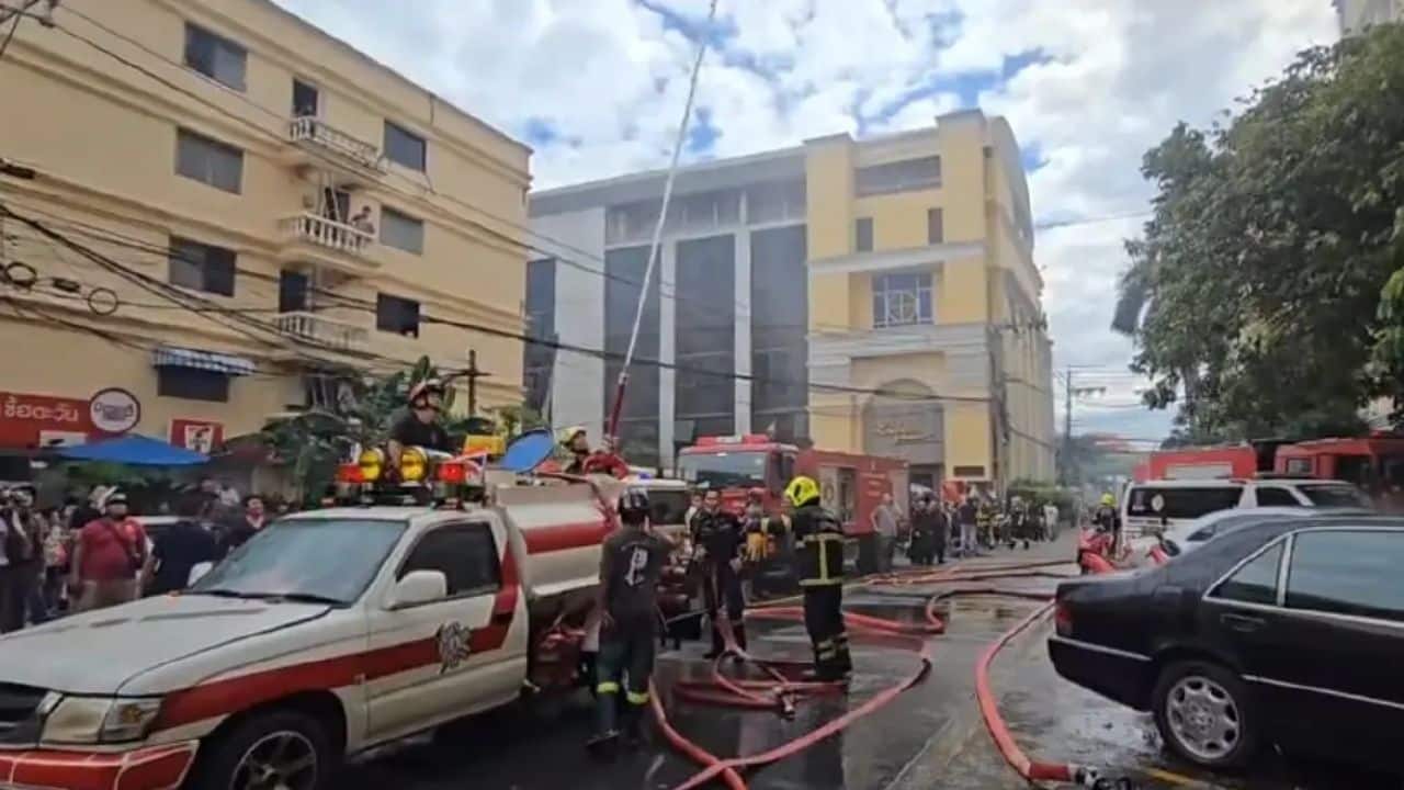 Thai man falls to his death in panic escape after Bangkok hotel fire | News by Thaiger