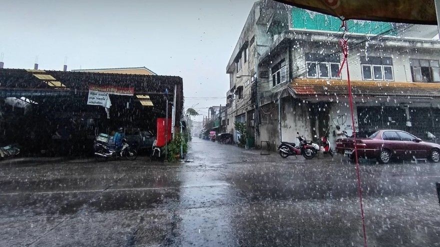 Thunderstorms loom as monsoon lashes central Thailand | News by Thaiger