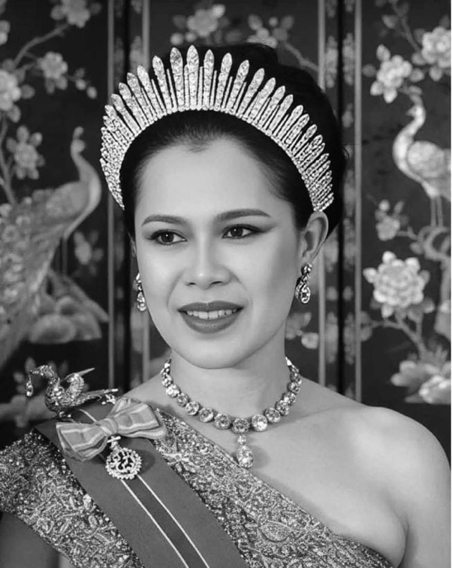Thai govt denies event ban, urges respect for Queen Sirikit | News by Thaiger