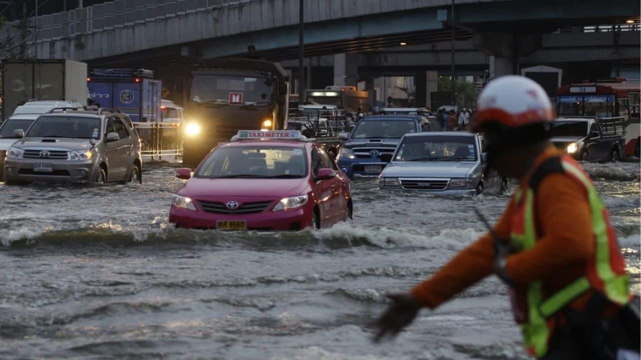 Flooding in Bangkok | Photo taken from the NBC News website