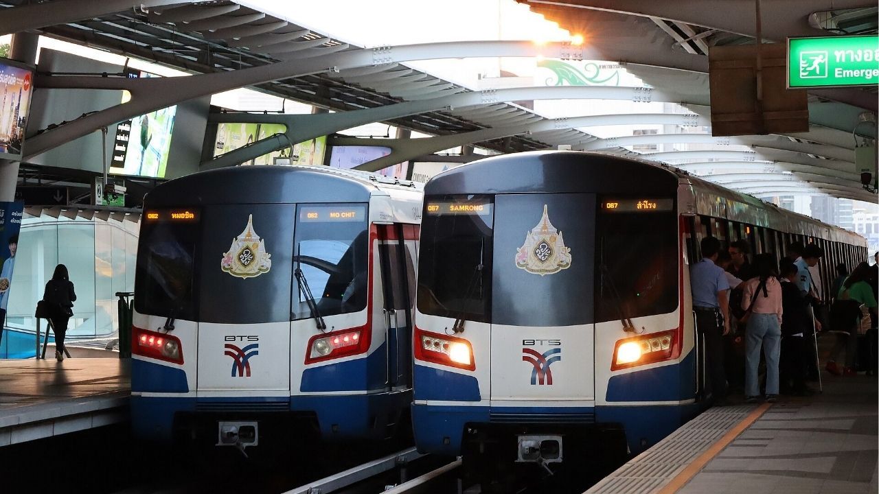 Bangkok’s 20 baht train fare deal extended to end of November | Thaiger