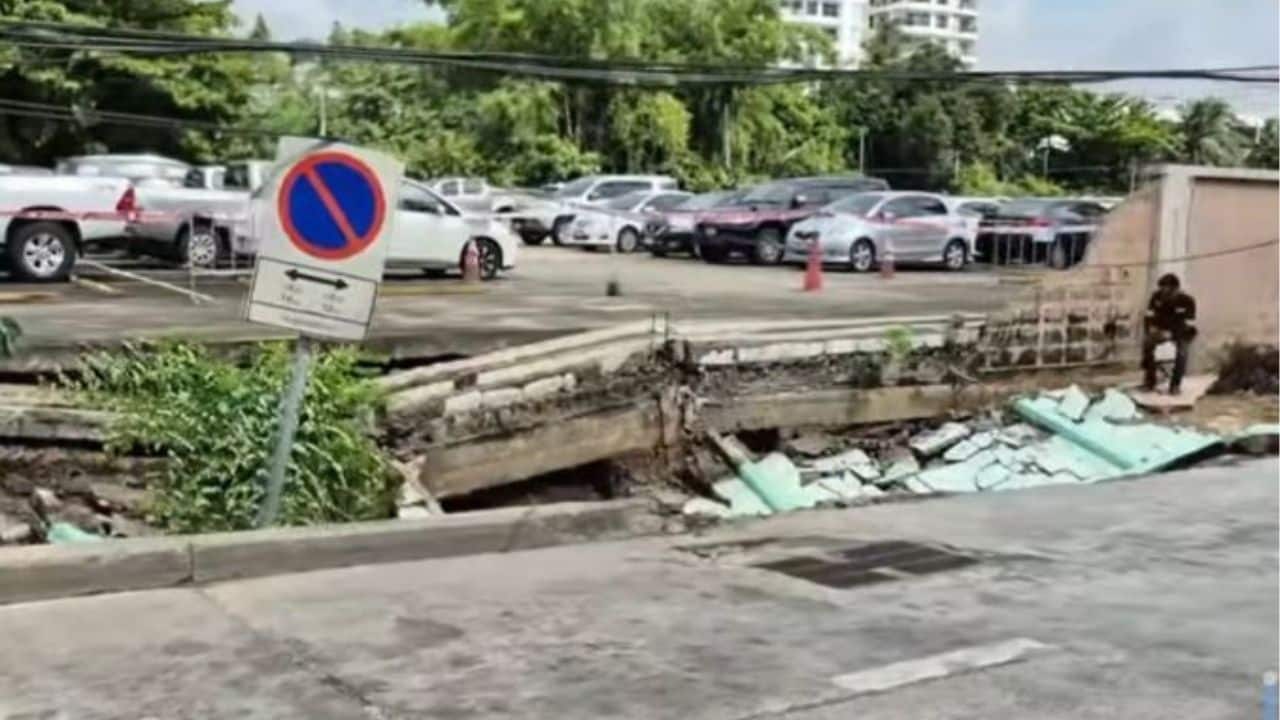 Bangkok traffic snarled as Charoen Krung road caves in (video) | Thaiger