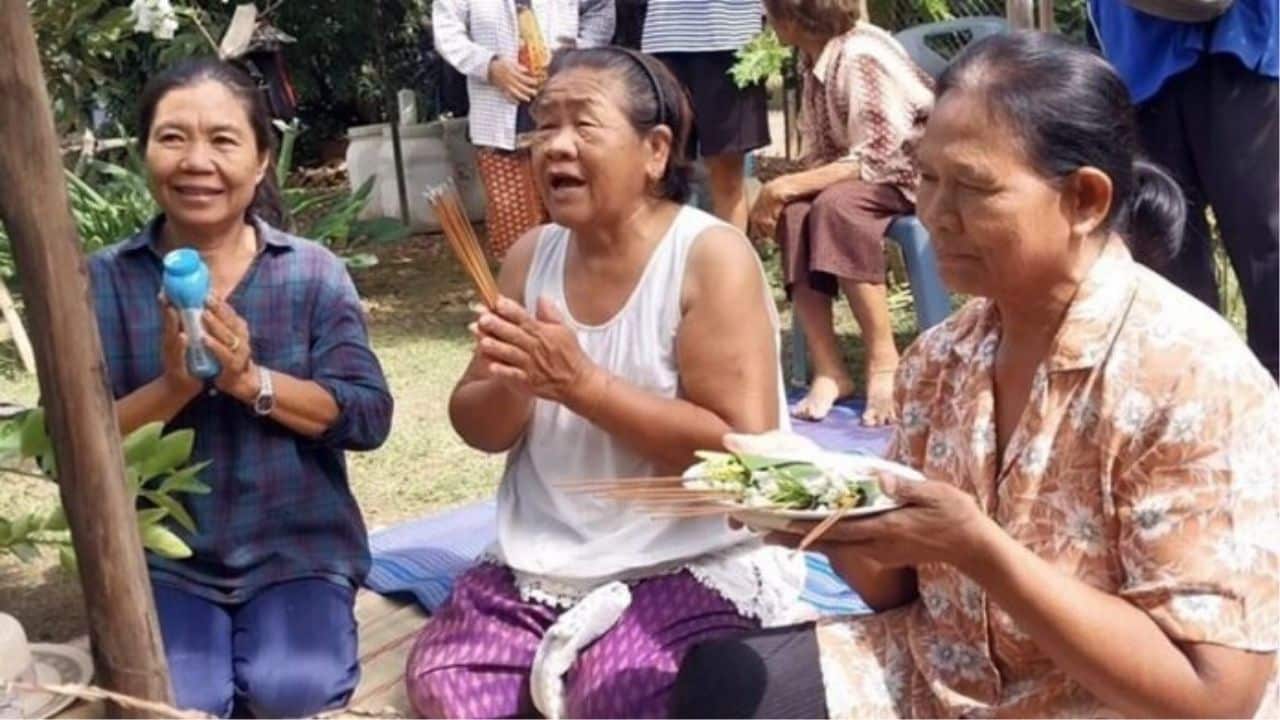 Banana tree miracle draws lottery hopefuls in Phetchabun | Thaiger
