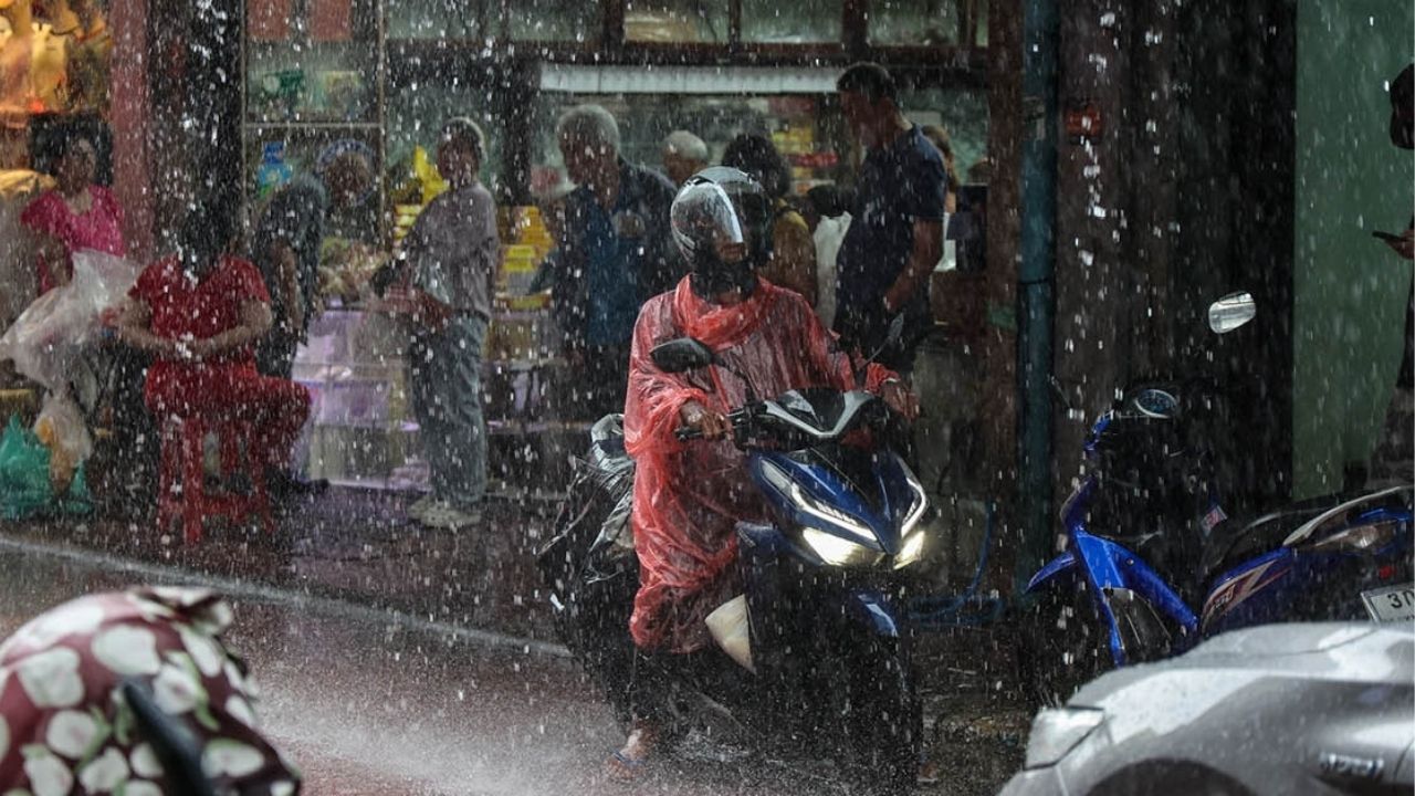 Storm brews near Thailand as rain and rough seas roll in | Thaiger