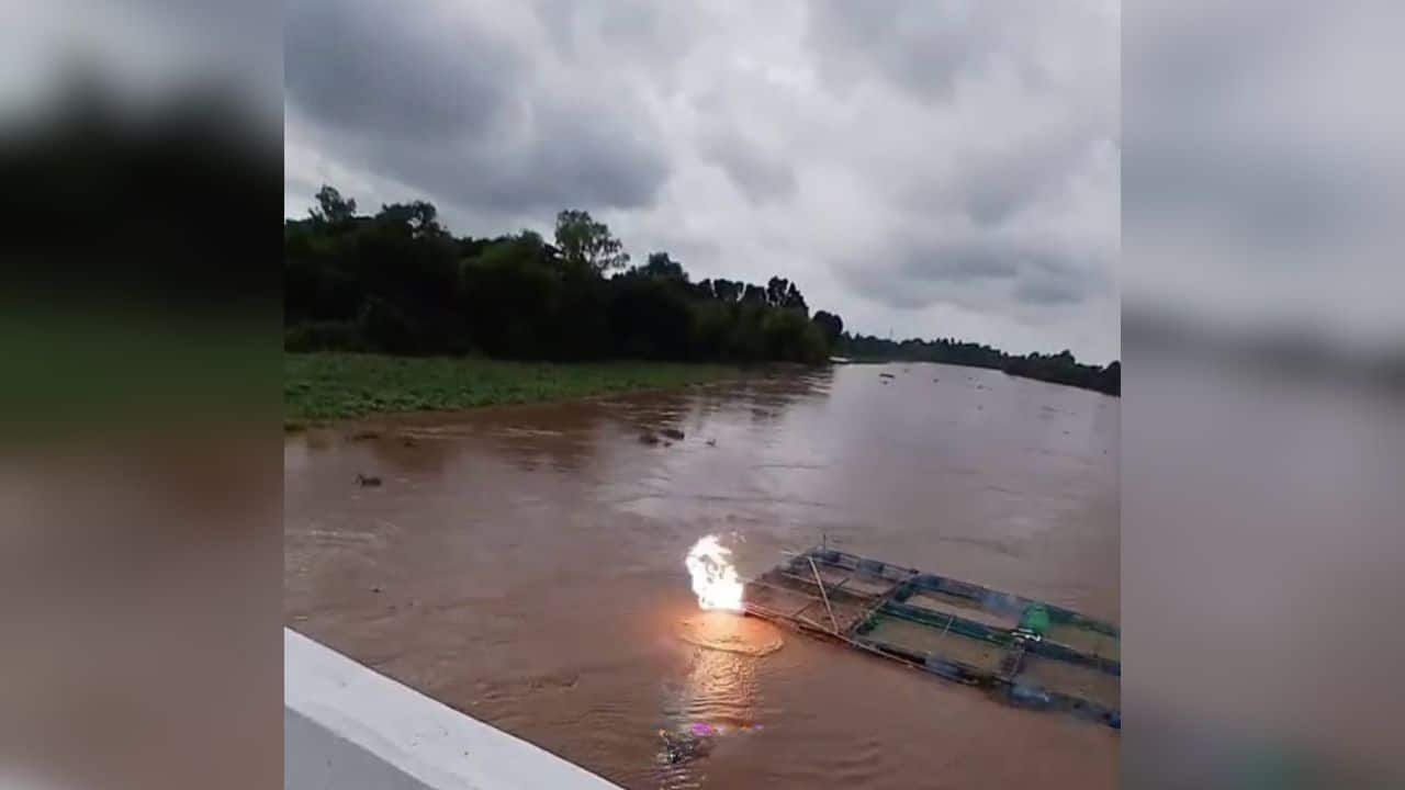 Man vanishes after fatal electric shock on Nan River bridge (video) | Thaiger
