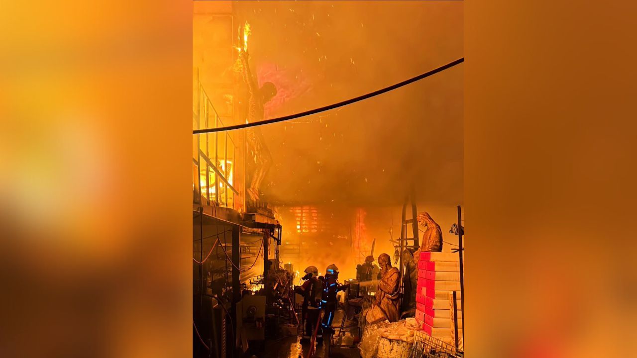Jesus on fire: Blaze tears through idol factory in Bangkok | Thaiger