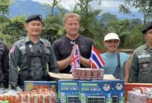 British actor flies in to boost morale at Trat border post | Thaiger