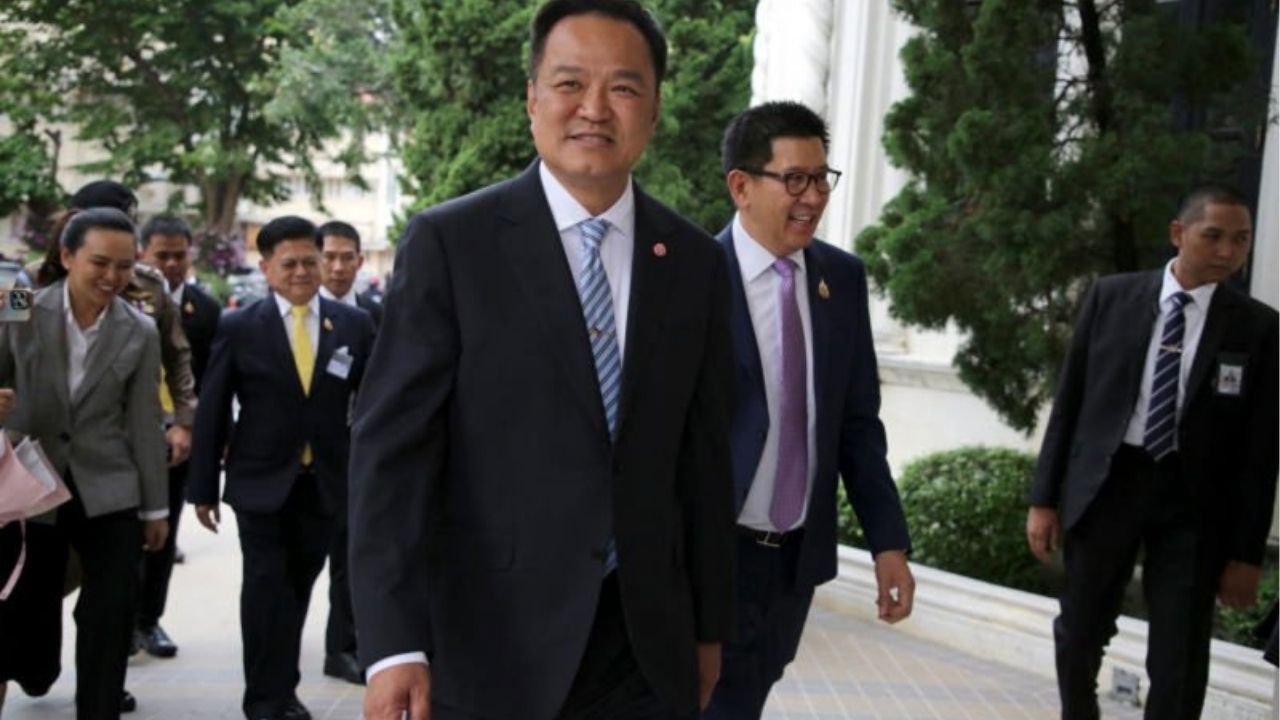 Thai PM draws red line on border as tensions with Cambodia grow (video) | Thaiger