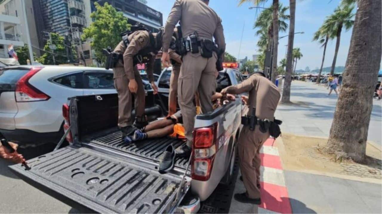 American tourist jumps off Pattaya boat, dodges rescue attempts | Thaiger