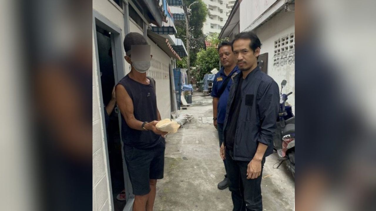 Bangkok man returns bag of cash worth 225k baht found on street | Thaiger