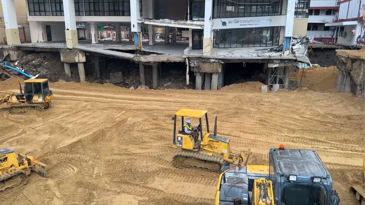 Bangkok’s giant sinkhole grows, gobbles up more sand | Thaiger