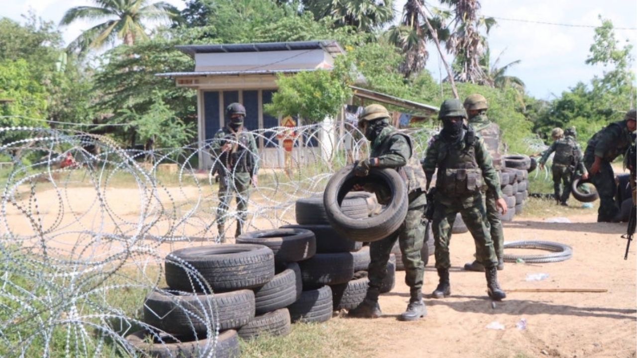 Royal Thai Army’s 8.6 million baht border fence plan questioned | Thaiger