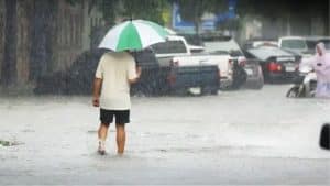 Cool winds up north, flash floods lash Thailand’s south | Thaiger
