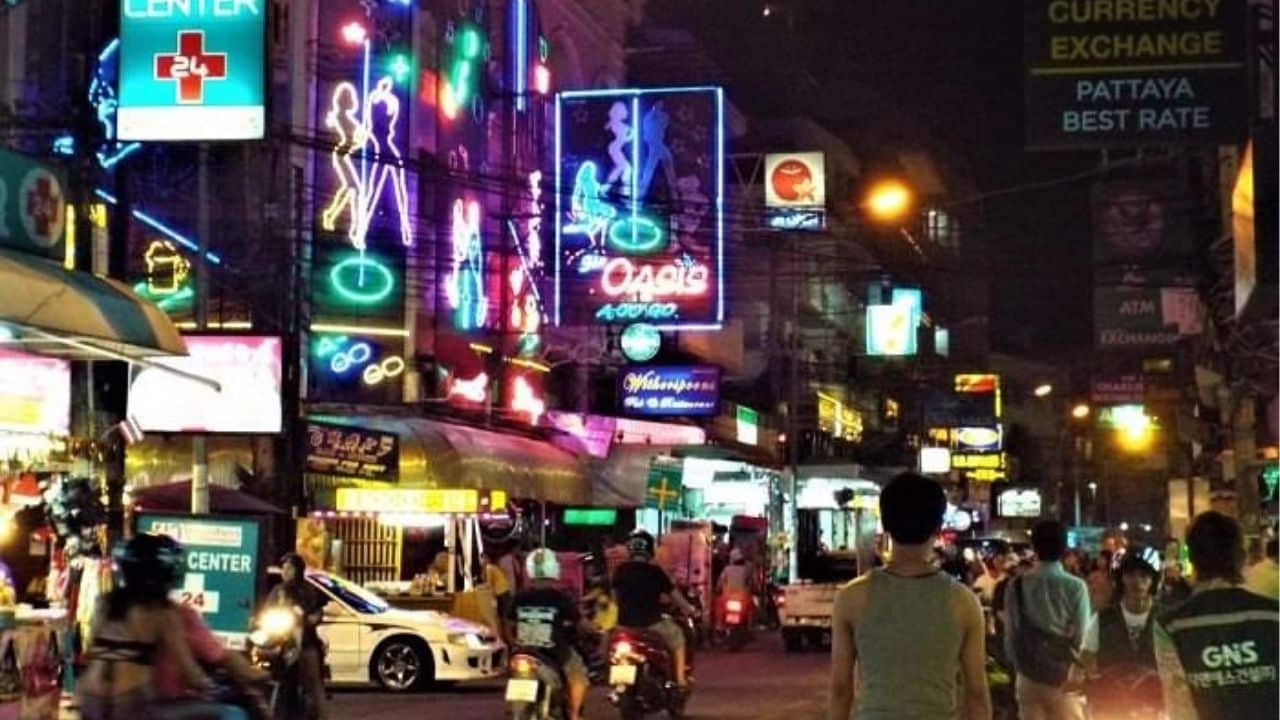 Soi Buakhao traffic revamp sees fresh signs and markings | Thaiger