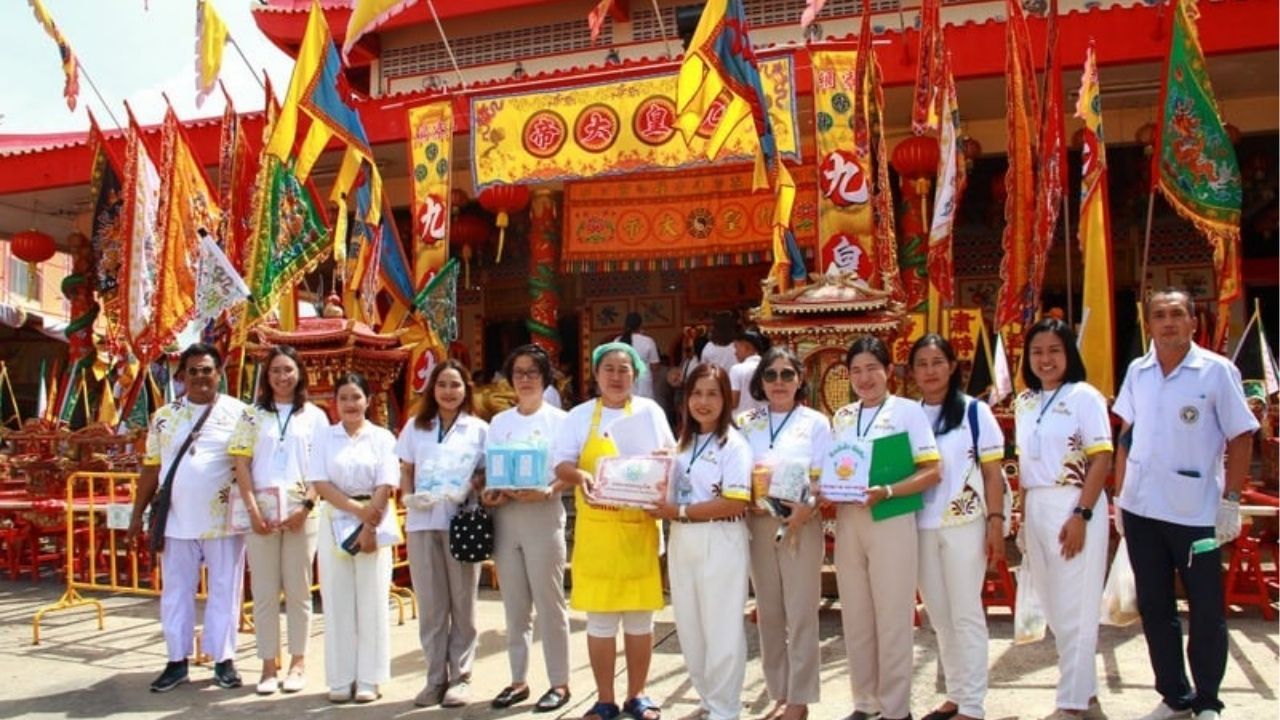 Phuket Vegetarian Festival processions light up the streets | Thaiger