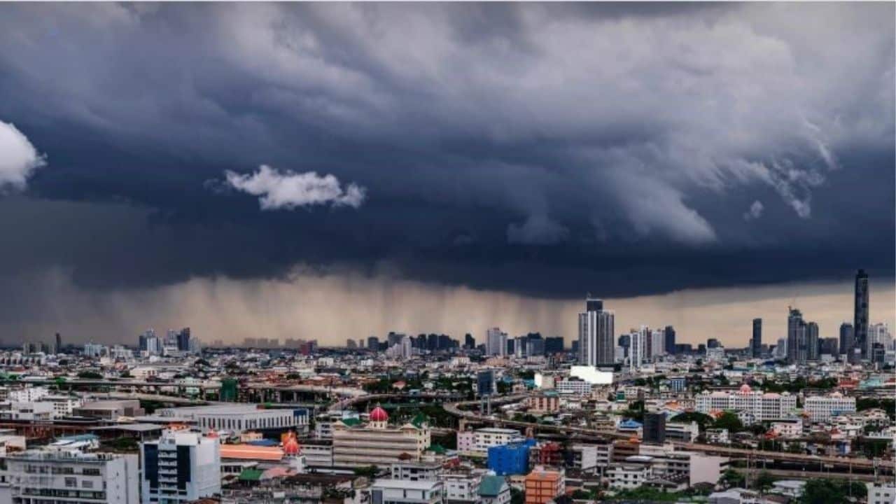 Storm chaos looms as heavy rain and floods hit Thailand | Thaiger