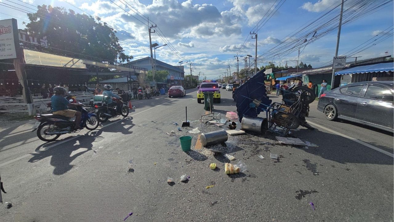 Young couple slams into ice cream cart in Sri Racha smash | Thaiger