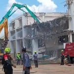 Samsen Police Station 70% torn down as sinkhole threat escalates (video) | Thaiger