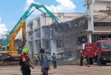 Samsen Police Station 70% torn down as sinkhole threat escalates (video) | Thaiger