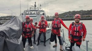 Divers missing off Koh Racha found clinging to seaside rocks | Thaiger