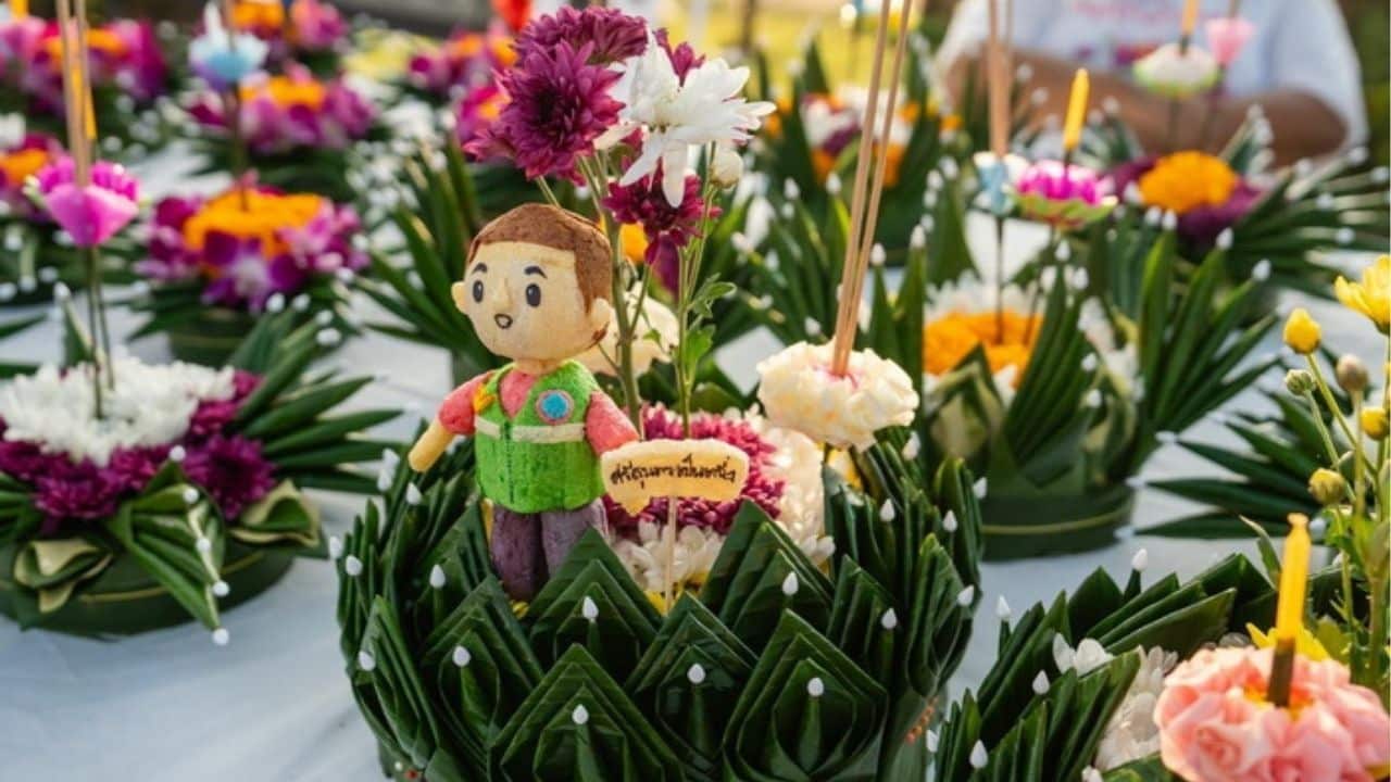 Royal tribute: Loy Krathong to proceed with subdued tone | Thaiger