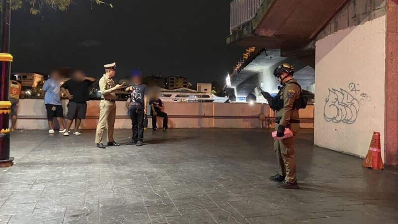 Midnight river shootout leaves 2 teens injured in Bangkok | Thaiger