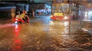 Thunderstorms loom as monsoon lashes central Thailand | Thaiger