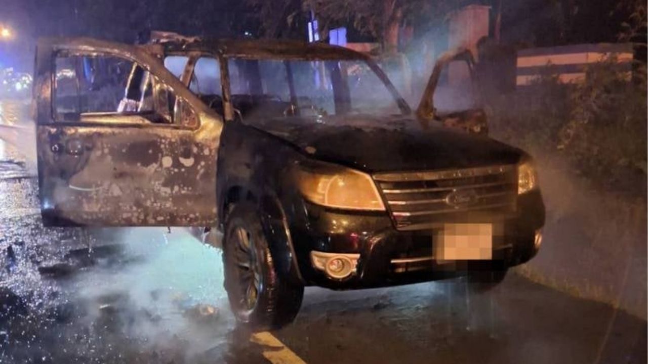 Foreigner escapes blazing car inferno on Phuket roadside | Thaiger