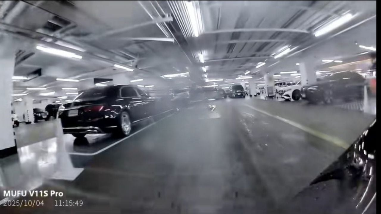 Bangkok shopper says staff ignored her after fall broke bone (video) | Thaiger