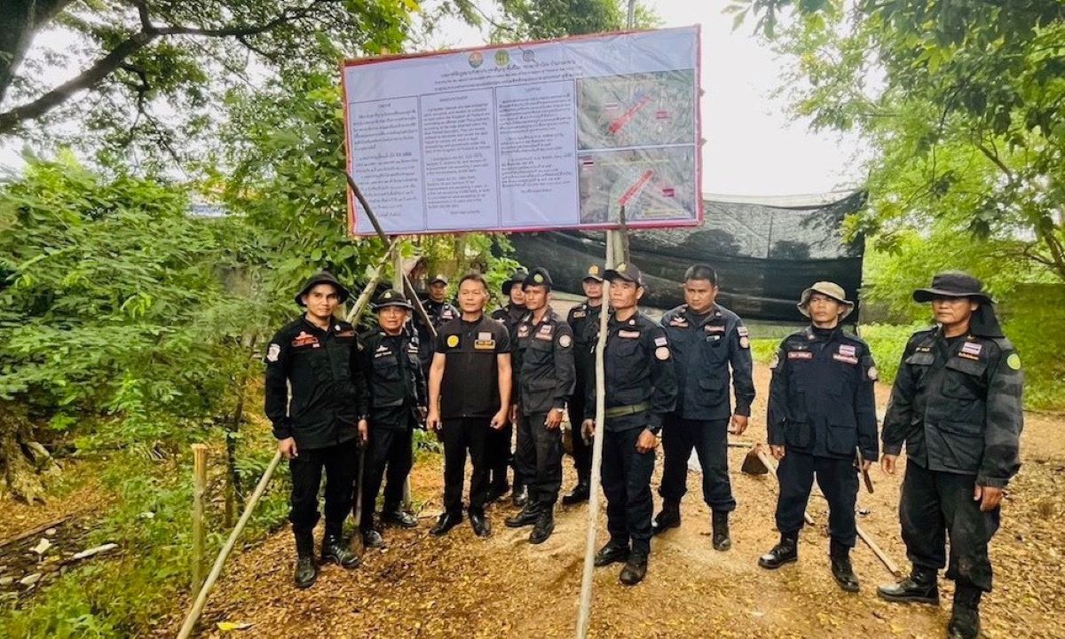 Cambodia must vacate Sa Kaeo border zone by Friday, says Anutin | Thaiger